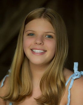 Allison Mullaney as Shira Stein