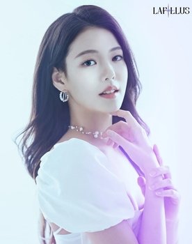 낸시 양 as Olla [member of the group Element]