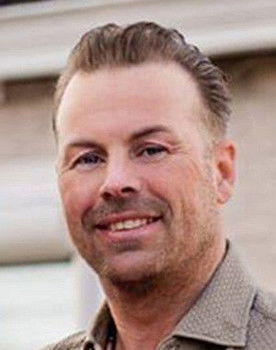 Dennie Vergauwen as Self (Self (Construction worker and Clothing Store Owner)