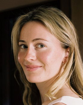 Ada Eide as Caroline