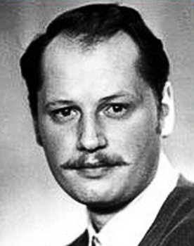 Aleksandr Beloshev as Пуговицын