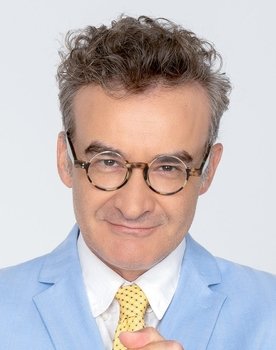 Nikos Orphanos as Lieutenant Lazarou