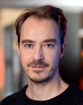 Jonas Karlsson as Alex Recht
