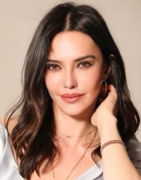 Hande Ataizi as Cana Yalçın