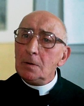 Vittorio Zarfati as Concierge