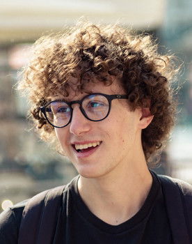 Samuel Deveaux--Gobert as Figurant