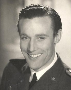 Julio Peña as General