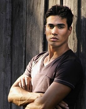 Diogo Oliveira as Pipoá