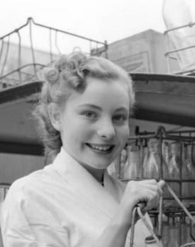 Barbara Ferris as Elizabeth