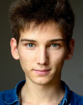 Gabriel Allées as Julien Delorme