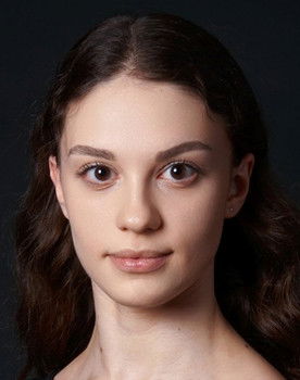 Nisan Dökmeci as Zeynep Şenbakkal