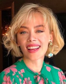 Demet Evgar as Eyşan