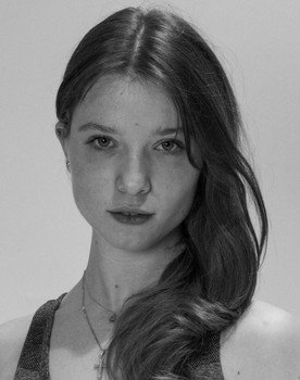 Keira Baitrum as Dr Pine