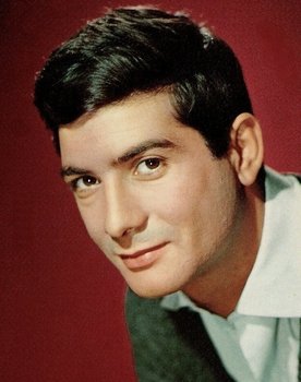 Jean-Claude Brialy as Un inspecteur de police