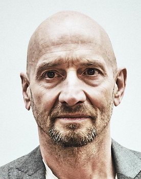 Peter van den Eede as Akili