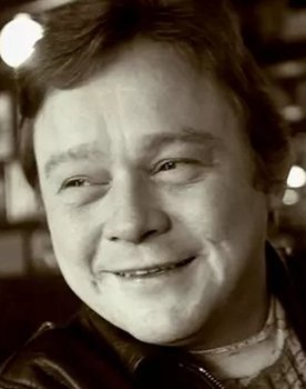 Ole Meyer as Meyer