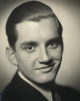 Ernst Diesen as Klaus von Grønn