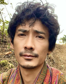 Jimmie Wangyal as Tandin