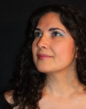 Mesude Türkmen as Ayse