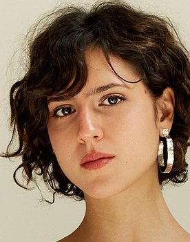 Flora Camolese as Bia