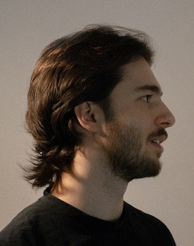 Jakub Krzyszpin as Neighbour 2 (voice)