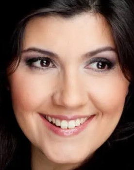 Susana Gaspar as Violetta