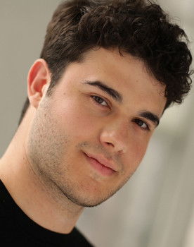 Mario del Cubo as Richard