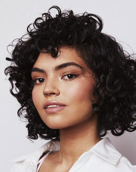 Rocío Guzmán as Maestra