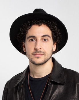 Migue Siman as Narrator