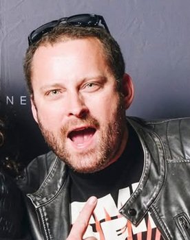 Pierre Valance as Homme Villageois