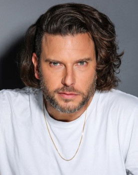 עומר עציון as תומי חזות