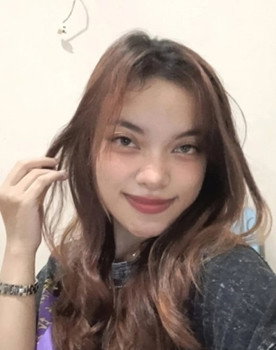Elis Nurhalisa as Agen Rumah