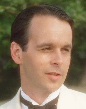 Michael Fitzpatrick as Pilot Steve