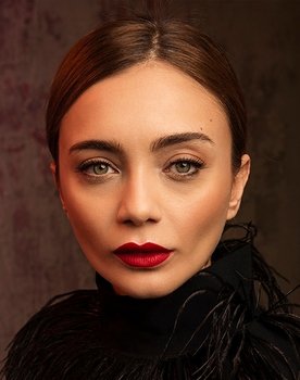 Damla Sönmez as Damla