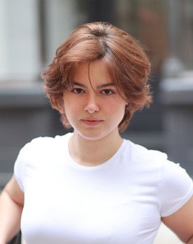 Autumn Shields as Fiona Robinson