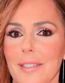 Mujeres cantan a Rocío Jurado