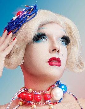 Babouchka Babouche as La secrétaire bigleuse