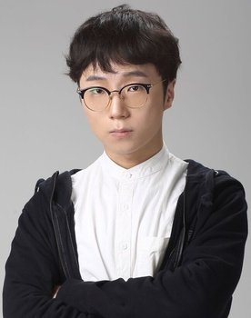 Qiege Qin as Xu Xingze 许星泽（配音）