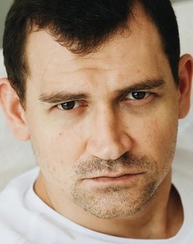 Aleksandr Volzhenskii as Aleksey Chika - ataman volnogo kazachestva
