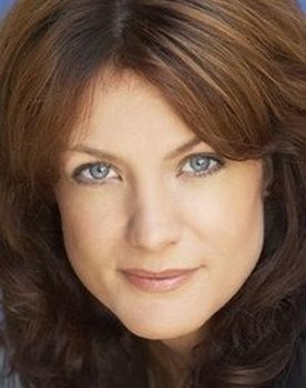 Ellie Archer as Aunt