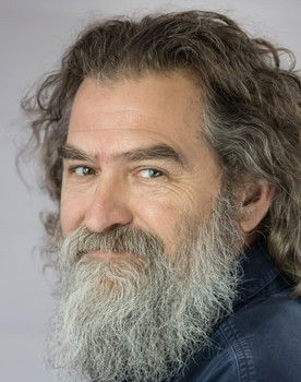 Kyle D King as Frank