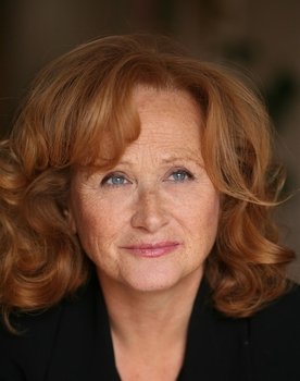 Katia Tchenko as Joana