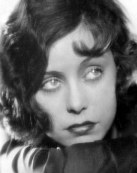 Edith Meinhard as die Zofe