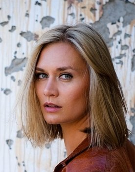 Maria Mashkova as Mariya Tropinkina