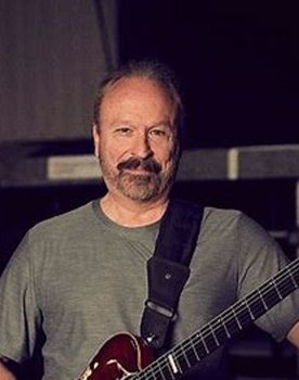 Daryl Stuermer as Himself - Guitar
