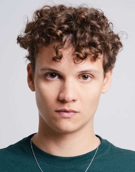 Lucas Carvalho as Guilherme