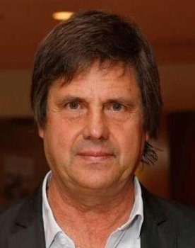 Manuel Arouca as Médico