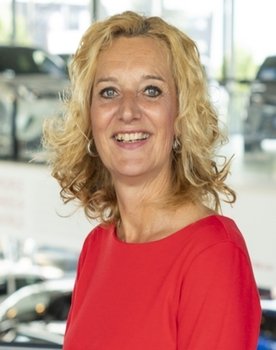 Ingrid Bakker as Sarah