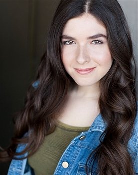Hannah Godnik as Young Mary