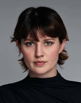 Shardae Santos as Irish woman